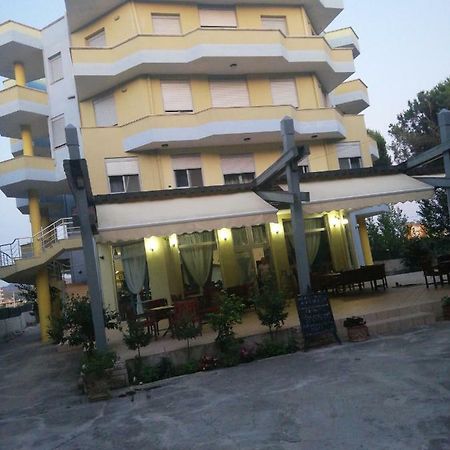 Hotel Albania Golem Exterior foto