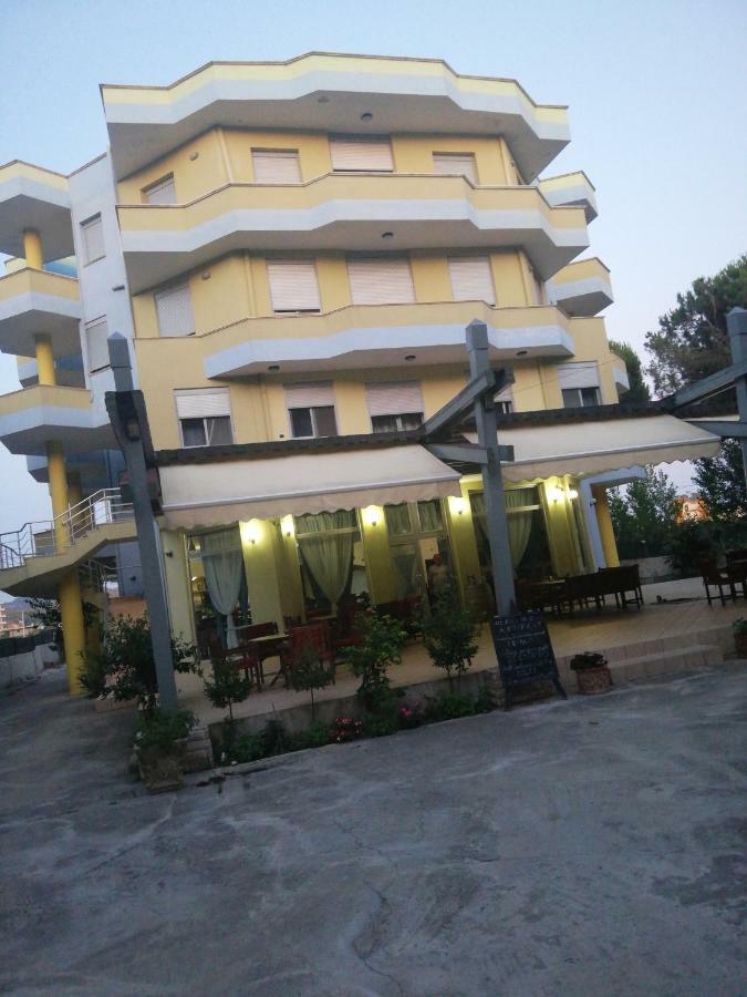 Hotel Albania Golem Exterior foto